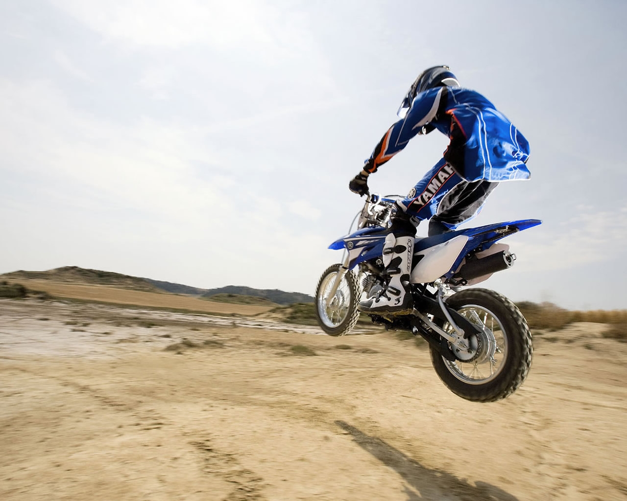 Desert Moto Race for 1280 x 1024 resolution