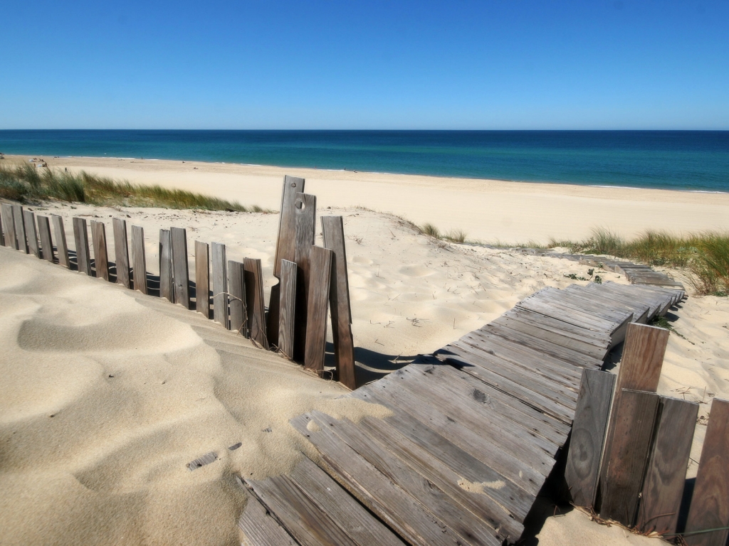 Deserted Beach for 1024 x 768 resolution