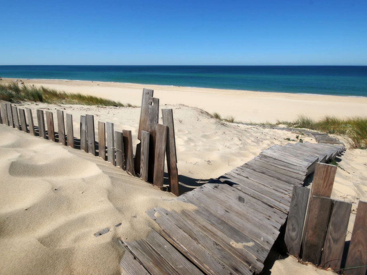 Deserted Beach for 1280 x 960 resolution