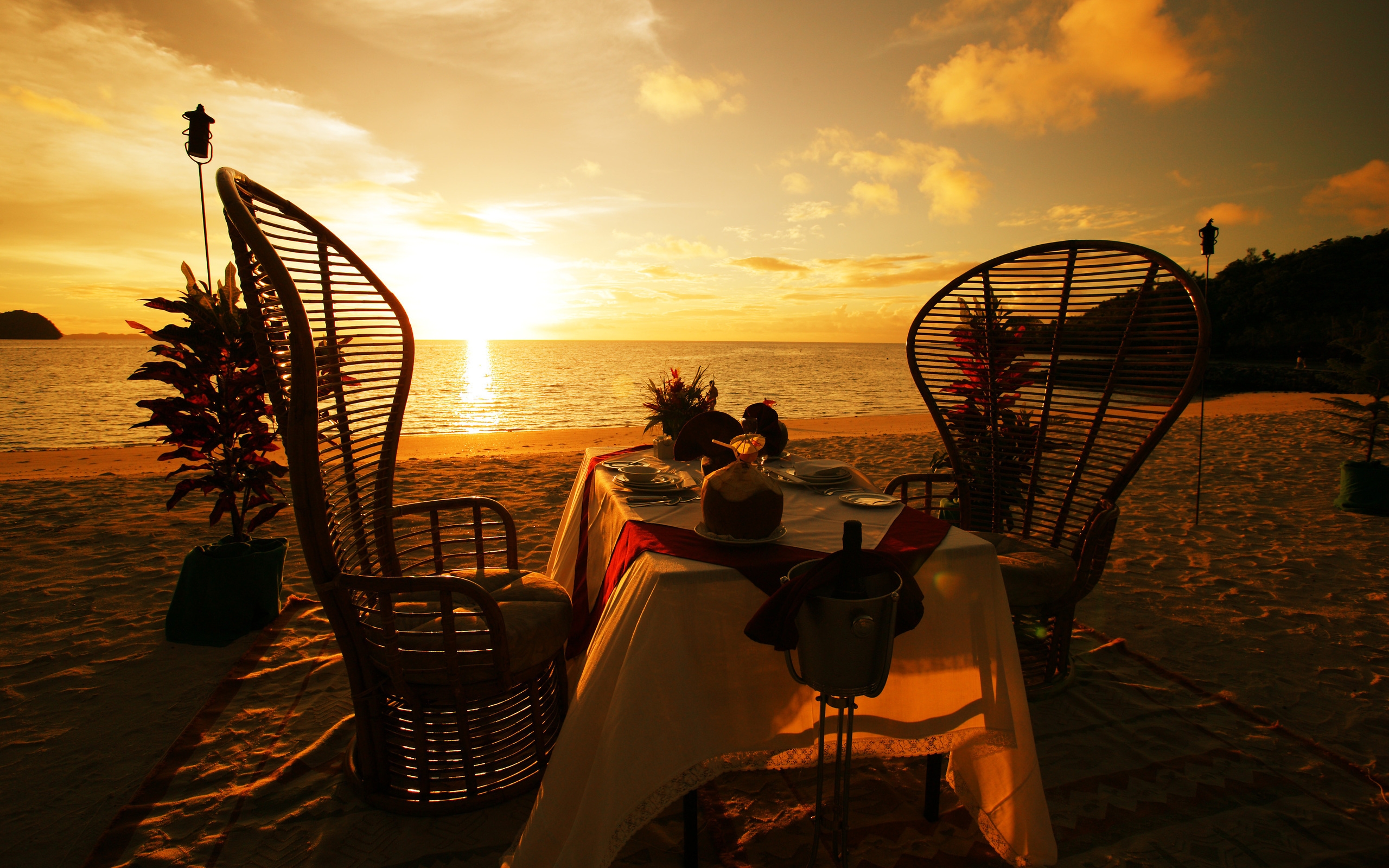 Dinner on the Beach for 2560 x 1600 widescreen resolution