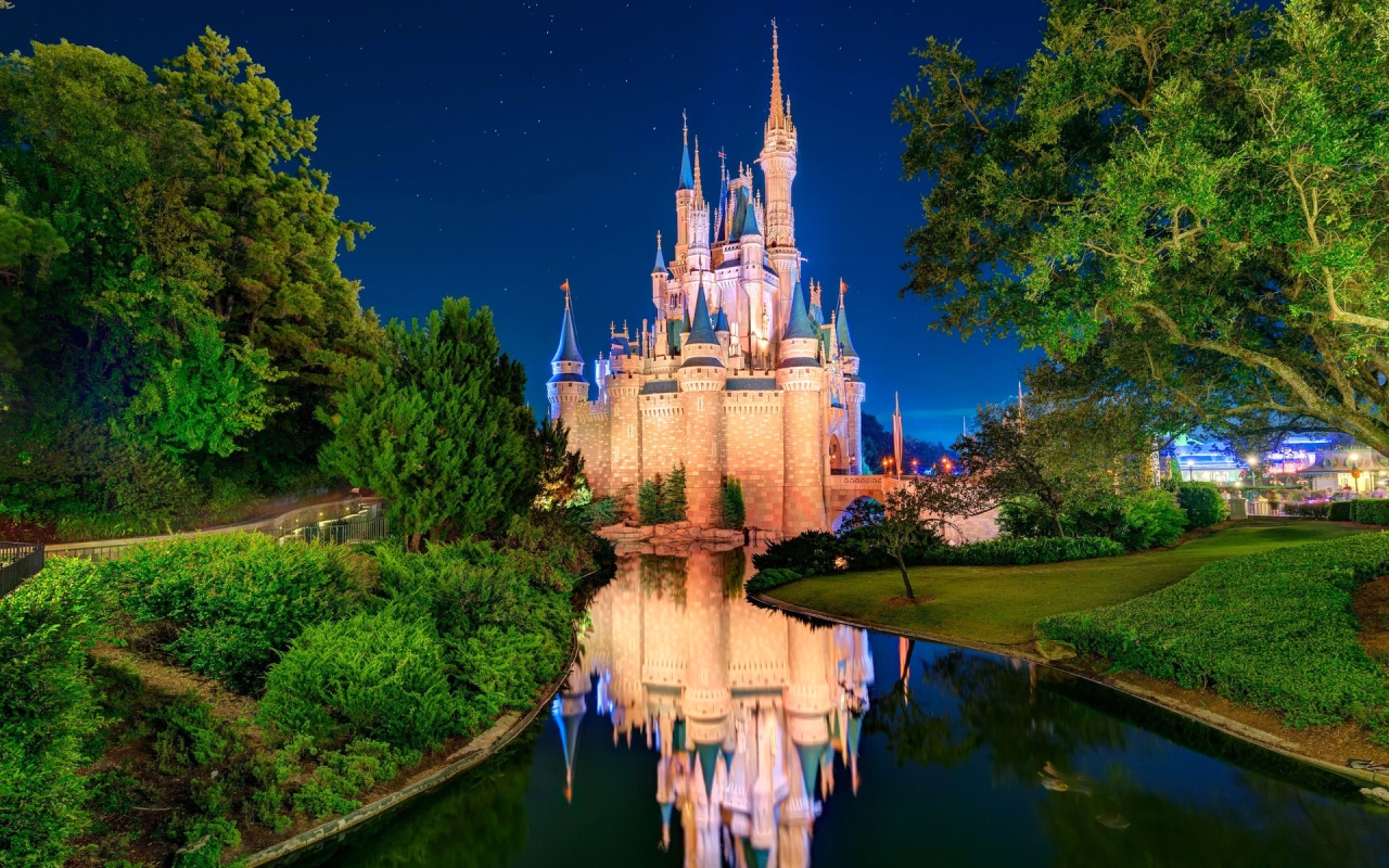 Disneyland Cinderella Castle for 1280 x 800 widescreen resolution