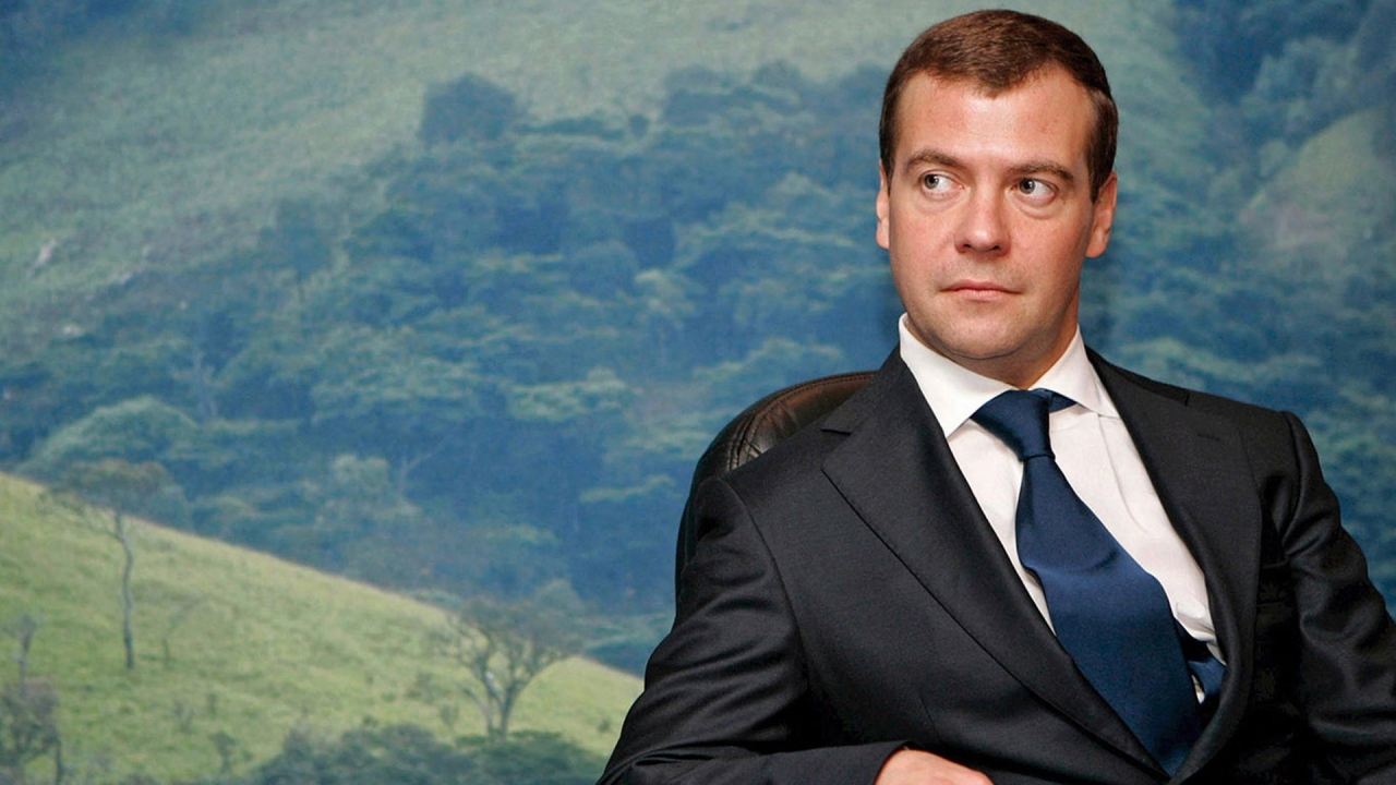 Dmitry Medvedev for 1280 x 720 HDTV 720p resolution