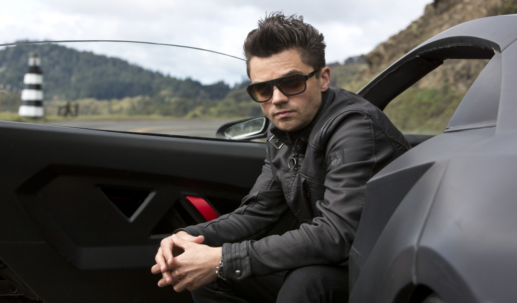 Dominic Cooper Cool for 1024 x 600 widescreen resolution