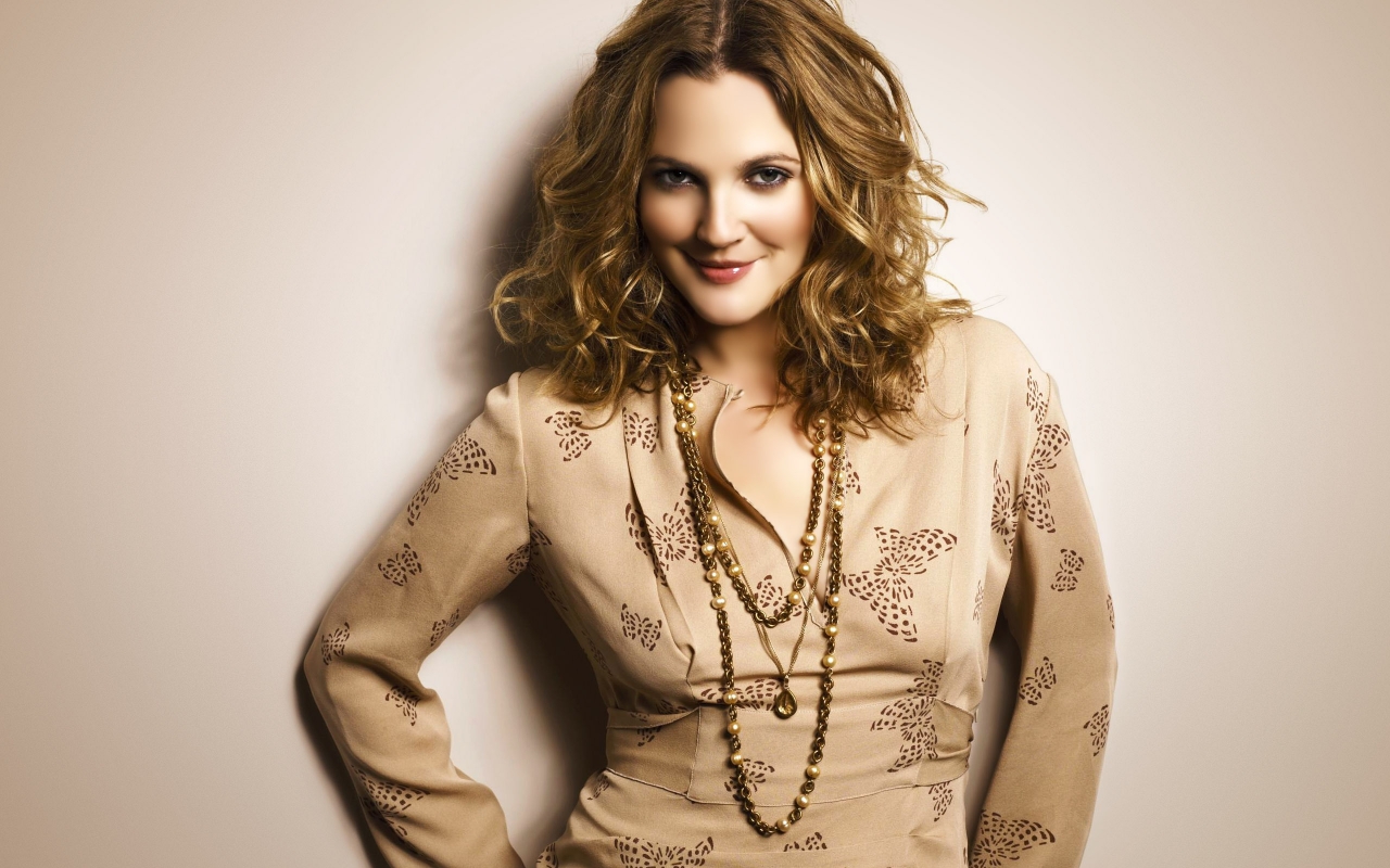 Drew Barrymore Smiling for 1280 x 800 widescreen resolution