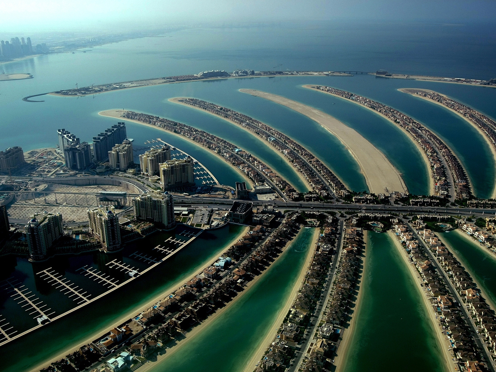 Dubai Palm Island for 1600 x 1200 resolution