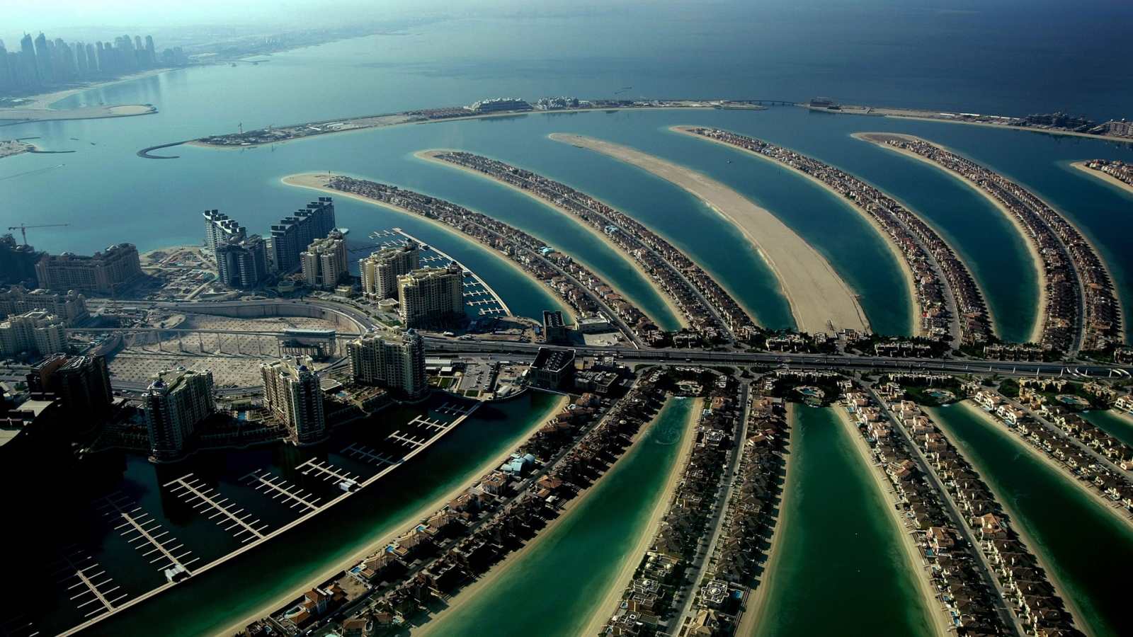 Dubai Palm Island for 1600 x 900 HDTV resolution