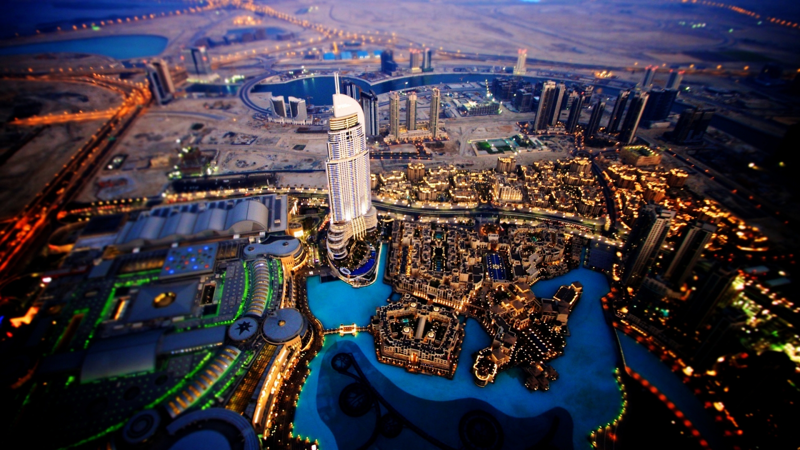 Dubai Sky View for 1600 x 900 HDTV resolution