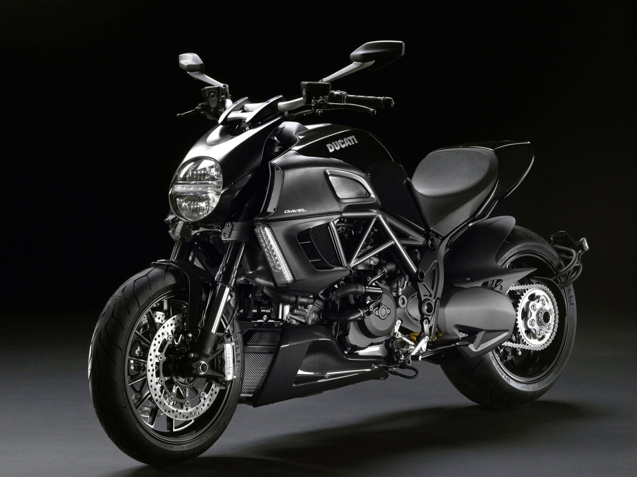 Ducati Diavel 2011 for 1280 x 960 resolution