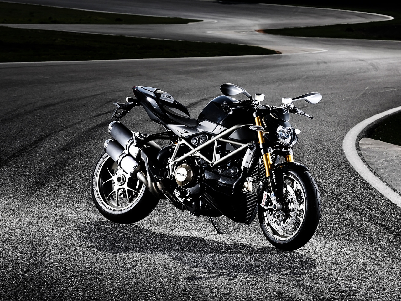 Ducati Streetfighter-S for 1280 x 960 resolution