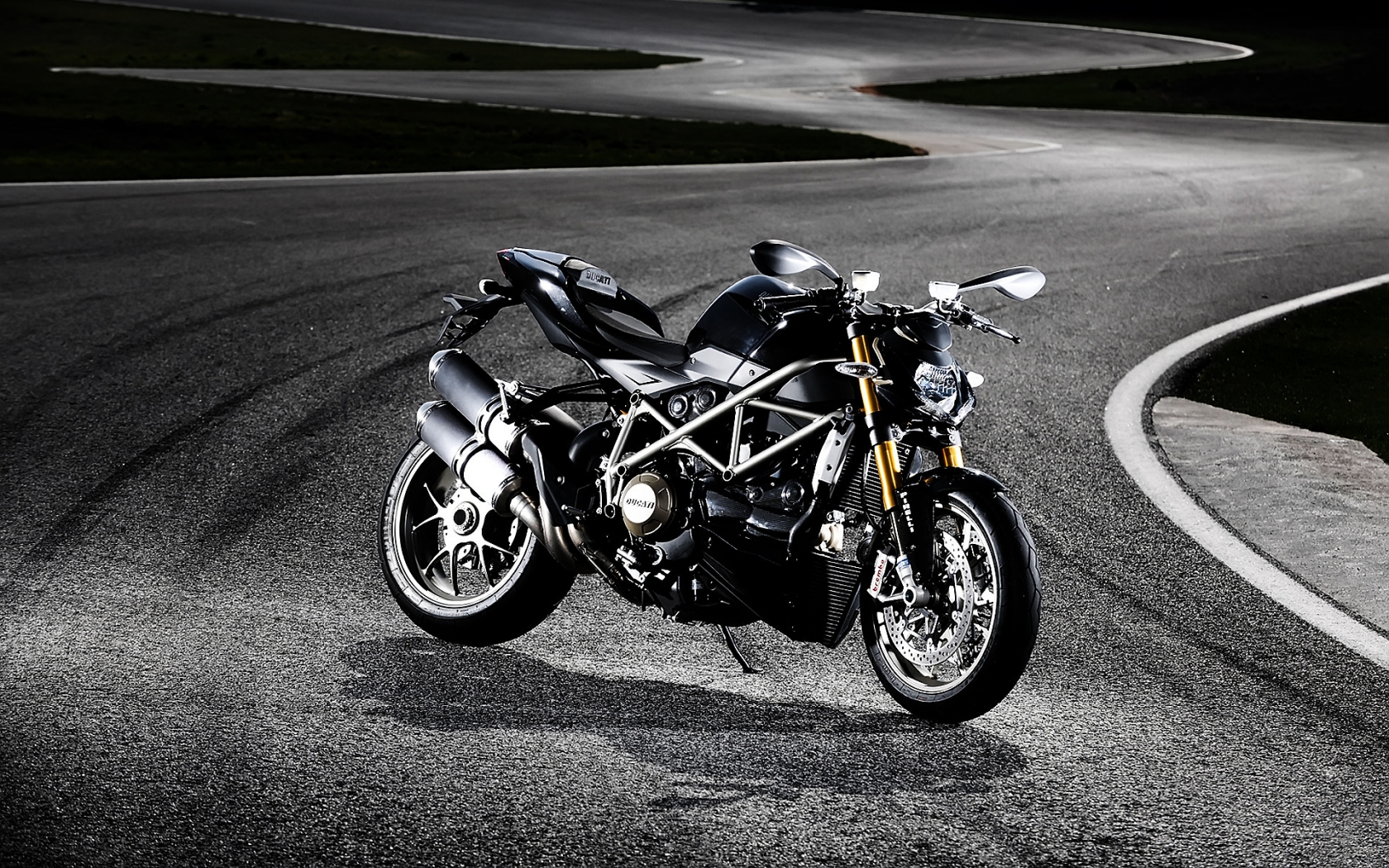 Ducati Streetfighter-S for 1680 x 1050 widescreen resolution
