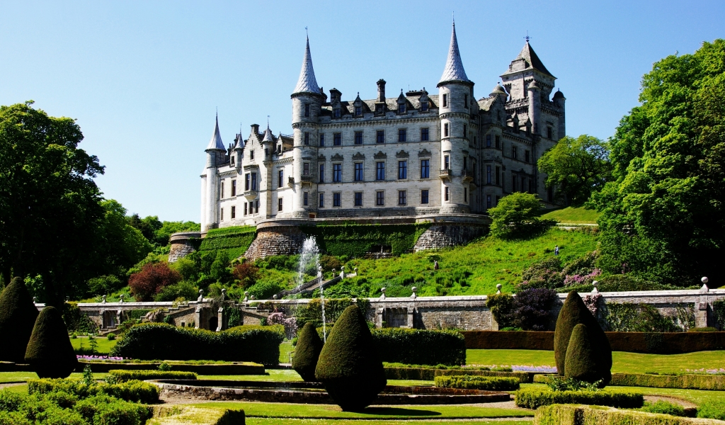 Dunrobin Castle for 1024 x 600 widescreen resolution