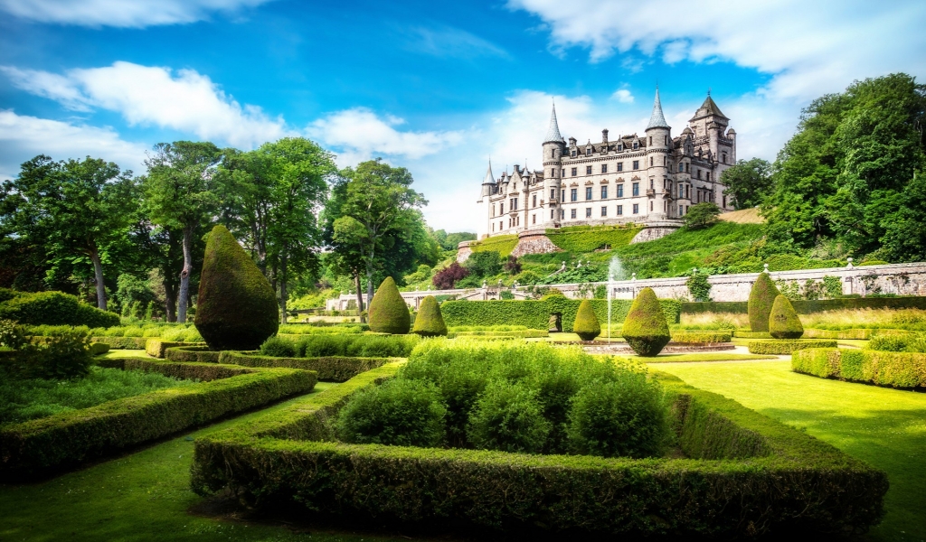 Dunrobin Castle Garden for 1024 x 600 widescreen resolution