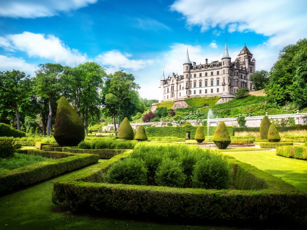 Dunrobin Castle Garden for 1024 x 768 resolution