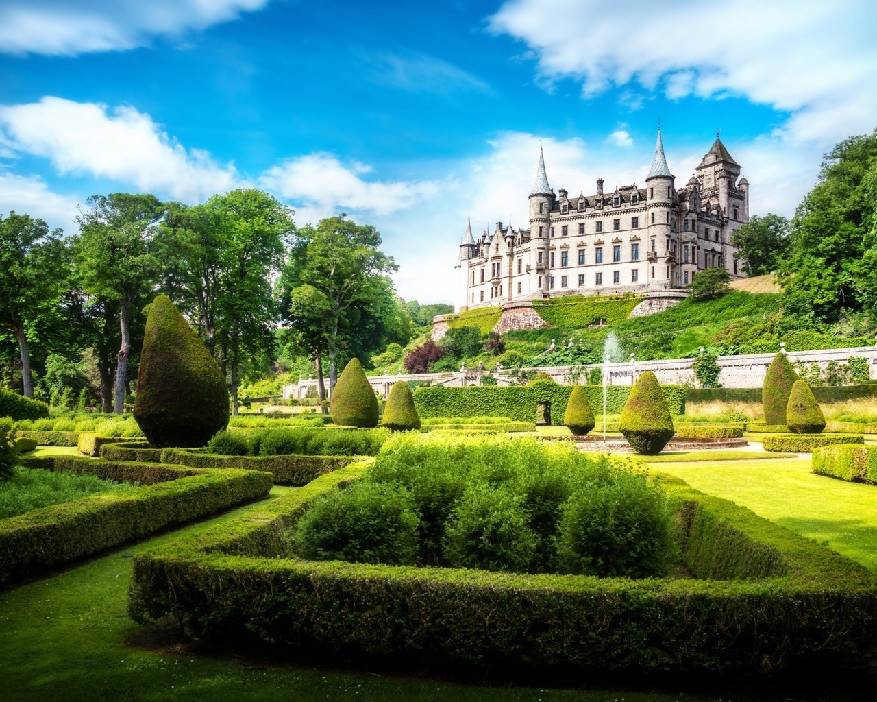 Dunrobin Castle Garden for 1280 x 1024 resolution