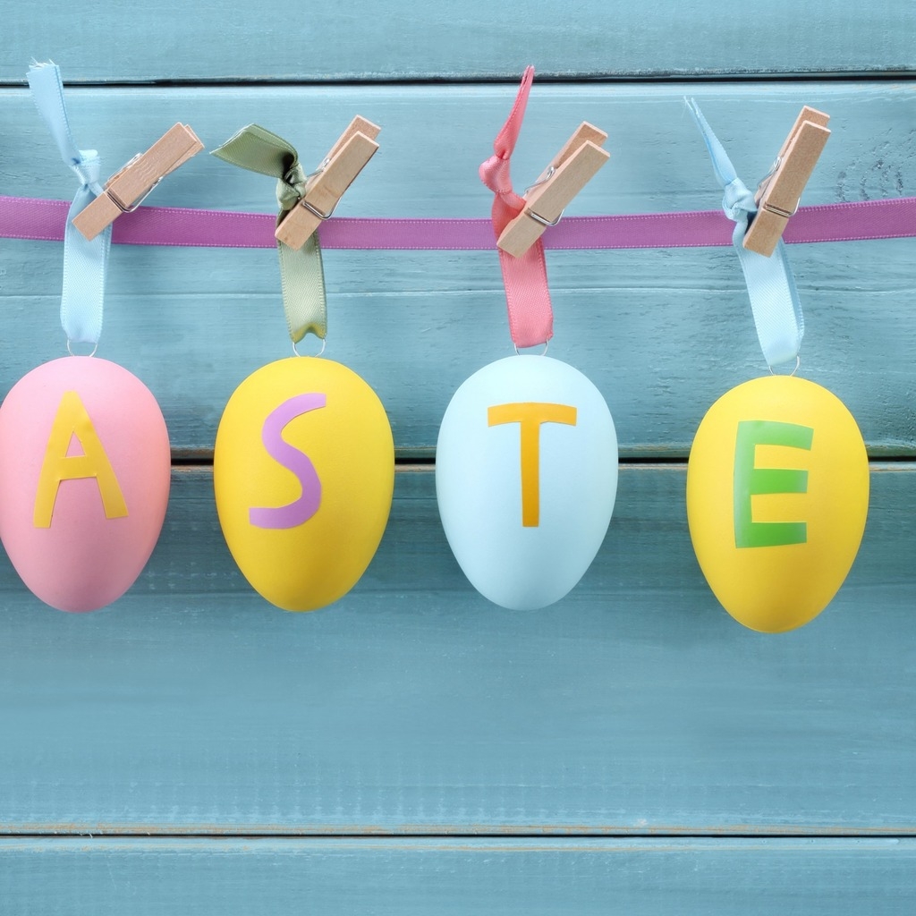 Easter Decorations for 1024 x 1024 iPad resolution