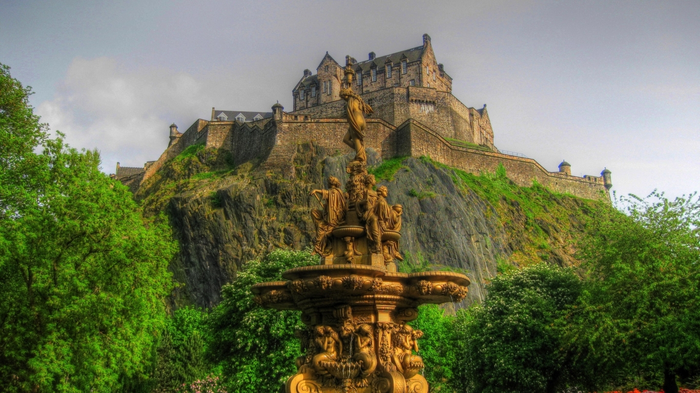 Edinburgh Castle Scotland for 1366 x 768 HDTV resolution