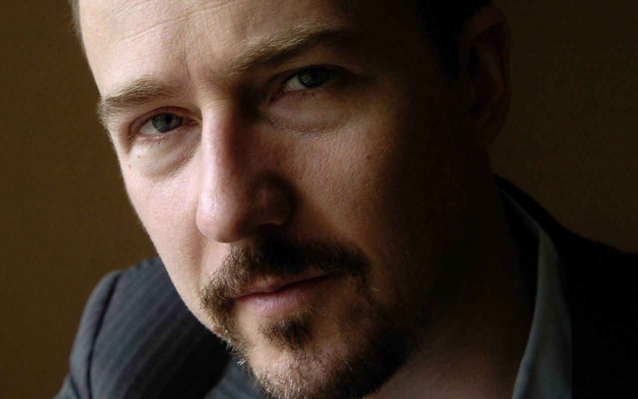 Edward Norton Close Up for 1280 x 800 widescreen resolution