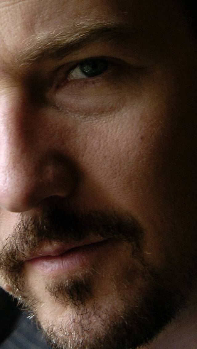 Edward Norton Close Up for 640 x 1136 iPhone 5 resolution