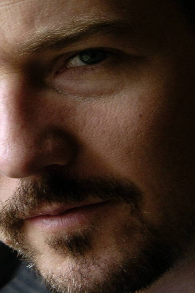 Edward Norton Close Up for 640 x 960 iPhone 4 resolution