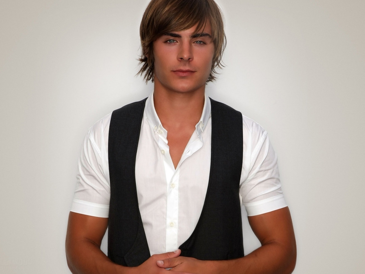 Efron Zac for 1280 x 960 resolution