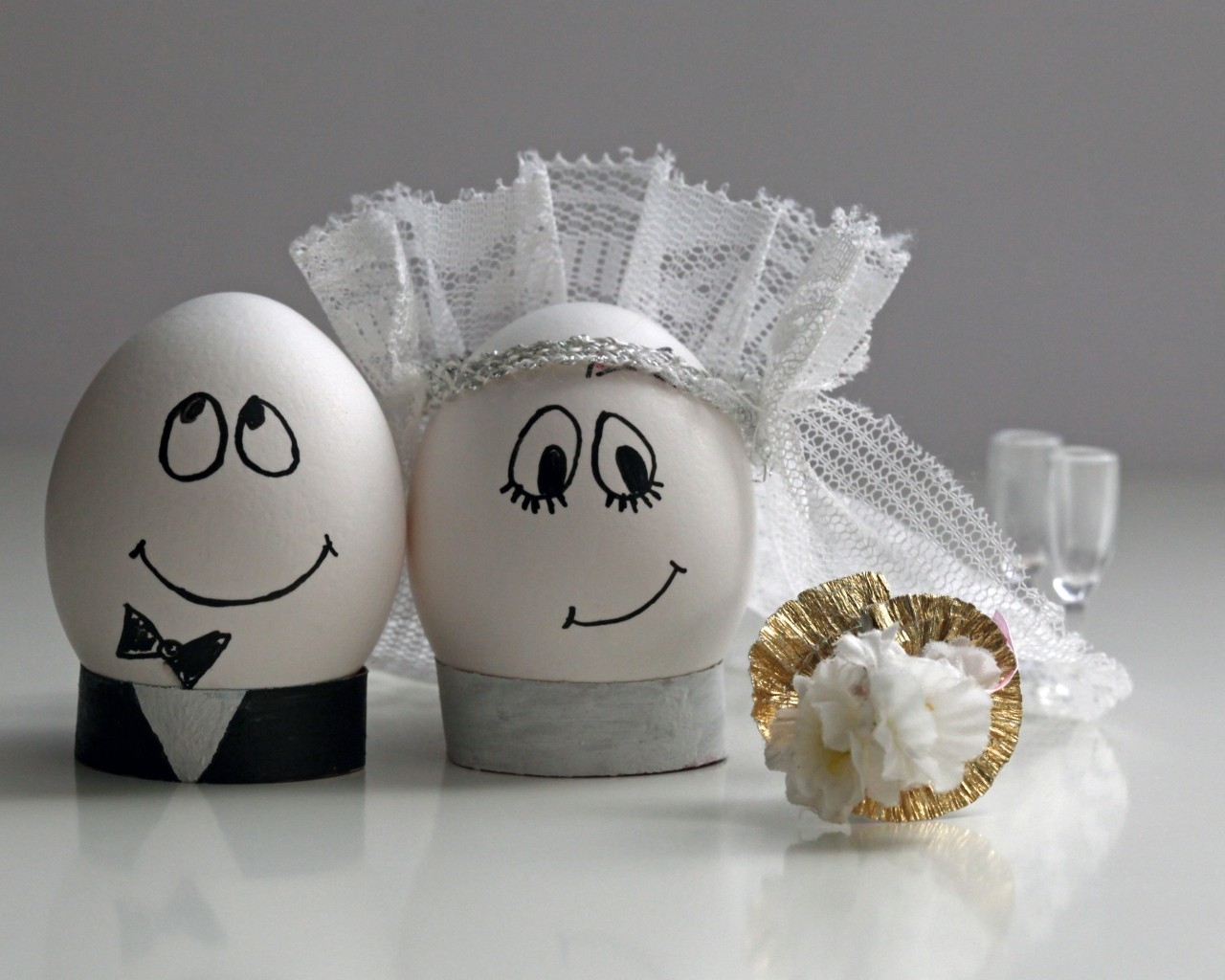 Egg Couple for 1280 x 1024 resolution
