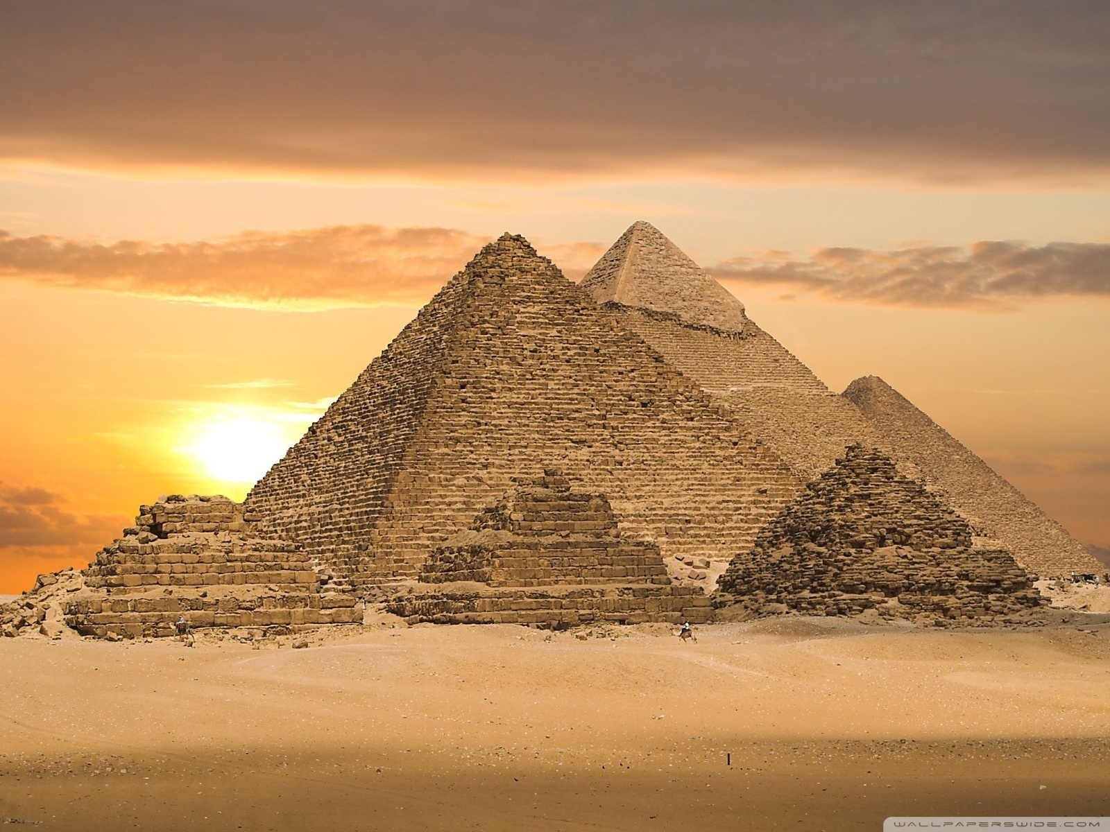 Egyptian Pyramids for 1600 x 1200 resolution