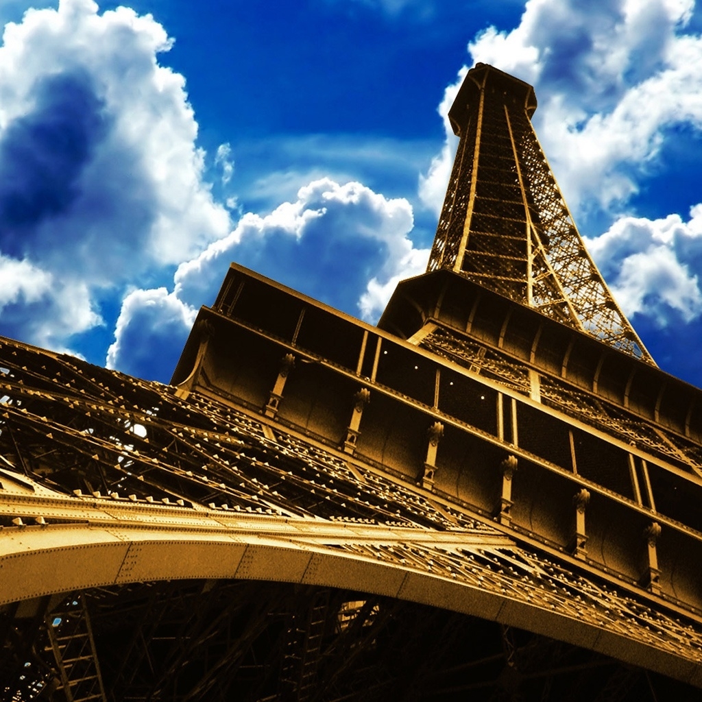 Eiffel Tower Down to Top for 1024 x 1024 iPad resolution