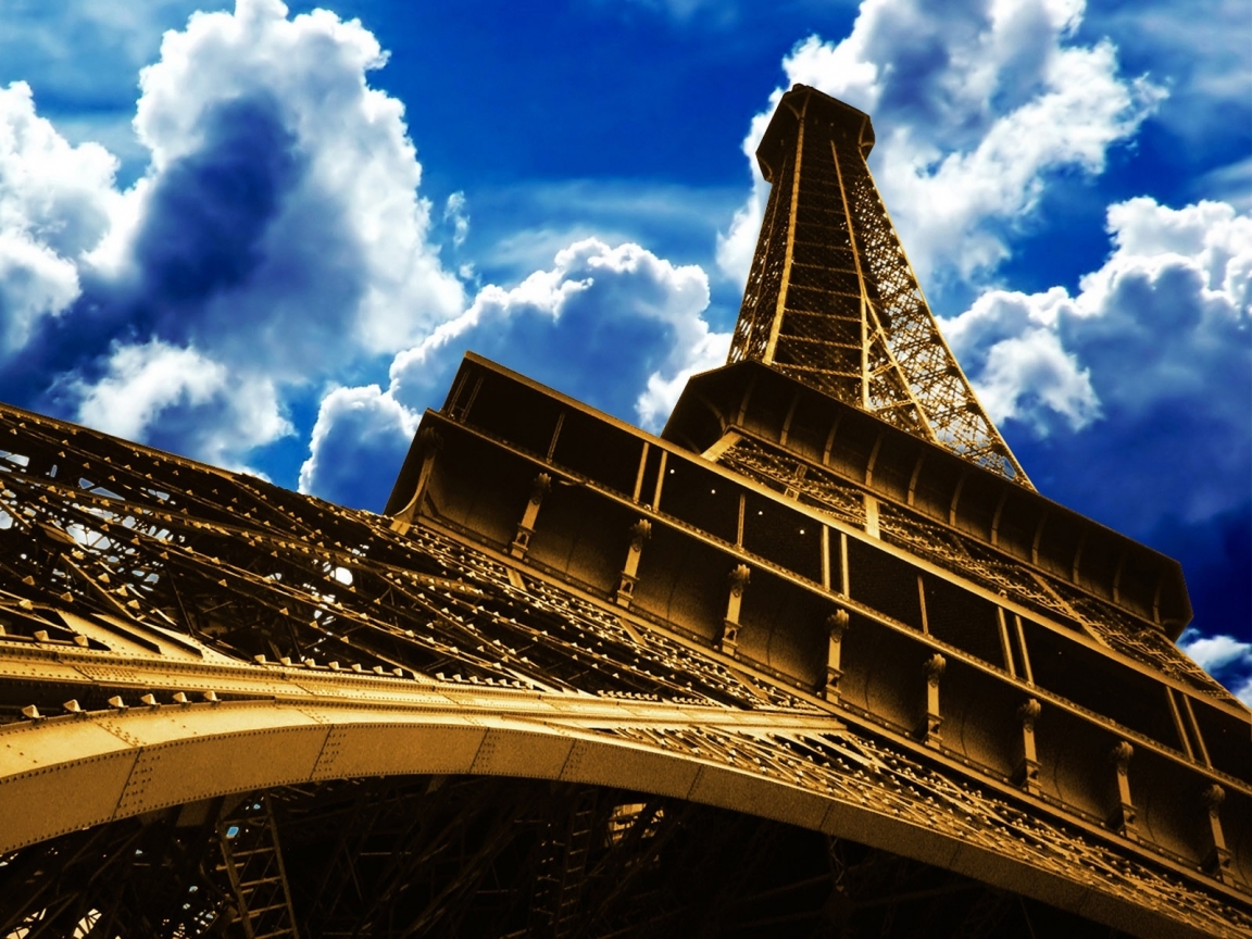 Eiffel Tower Down to Top for 1152 x 864 resolution