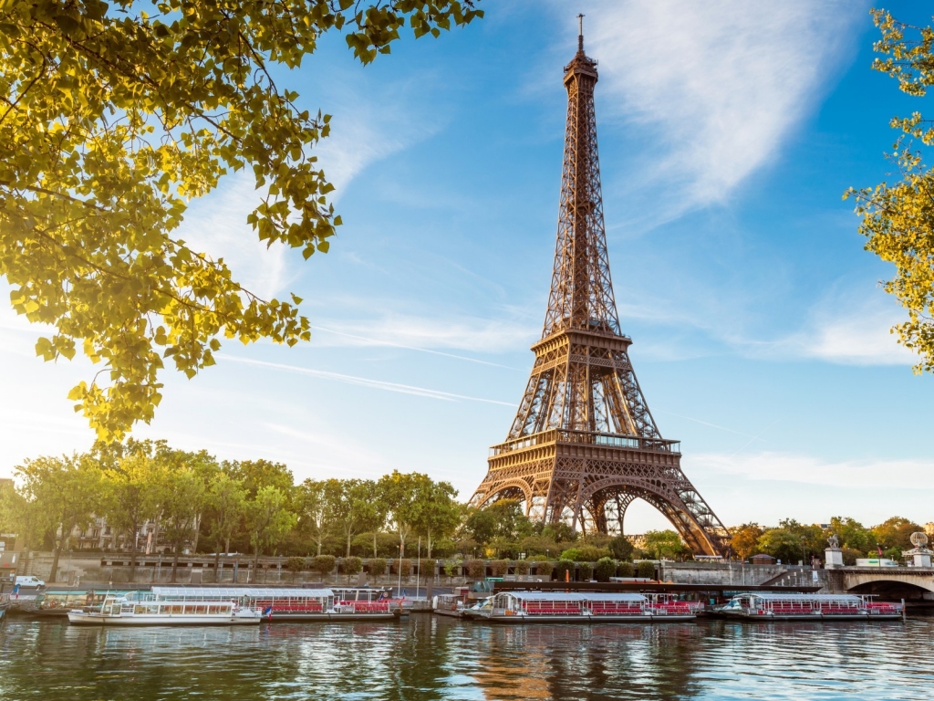 Eiffel Tower Landscape for 1024 x 768 resolution