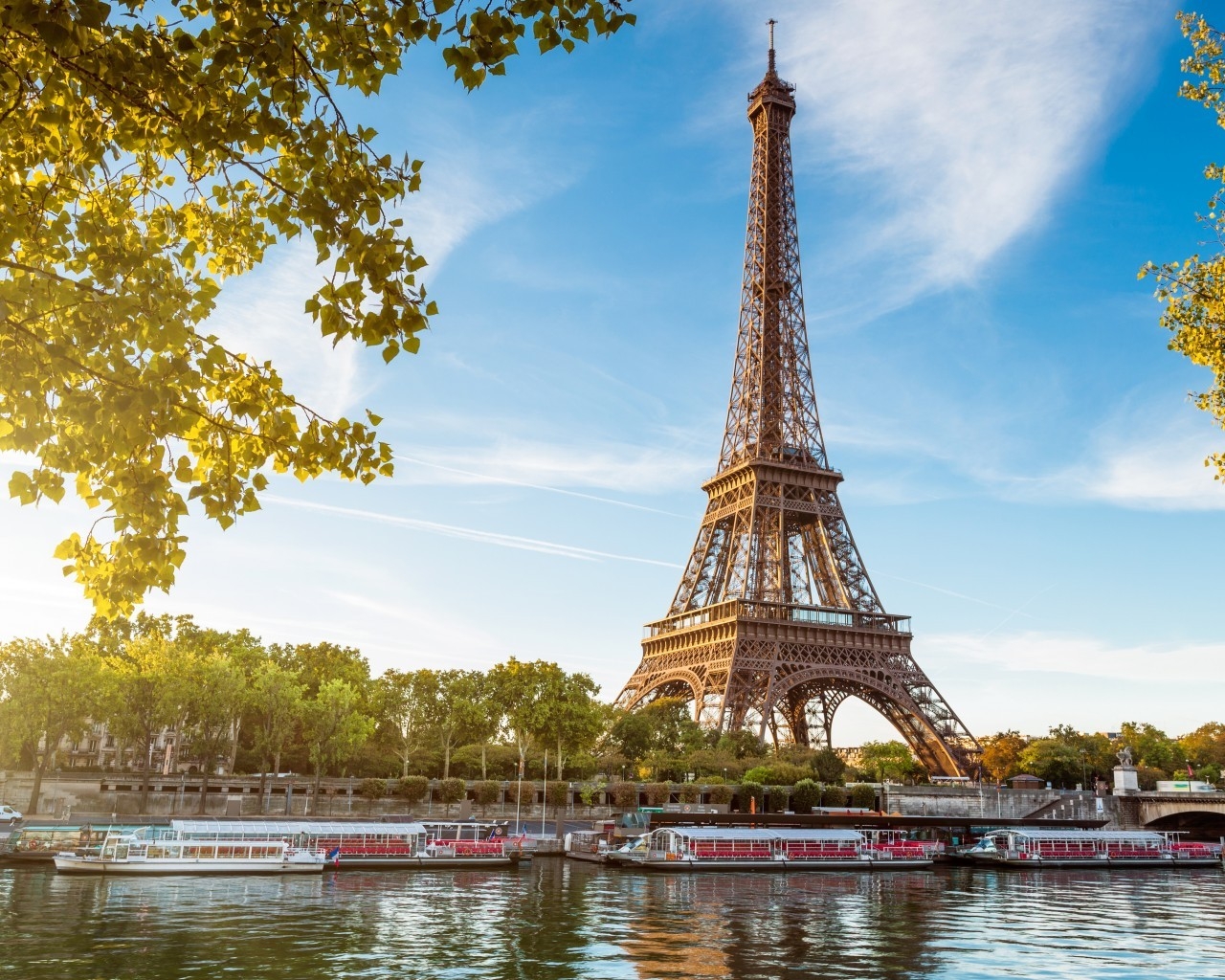 Eiffel Tower Landscape for 1280 x 1024 resolution