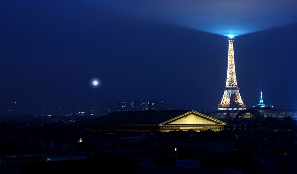 Eiffel Tower Light for 1024 x 600 widescreen resolution