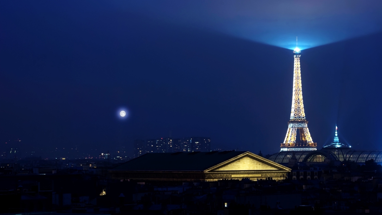 Eiffel Tower Light for 1280 x 720 HDTV 720p resolution