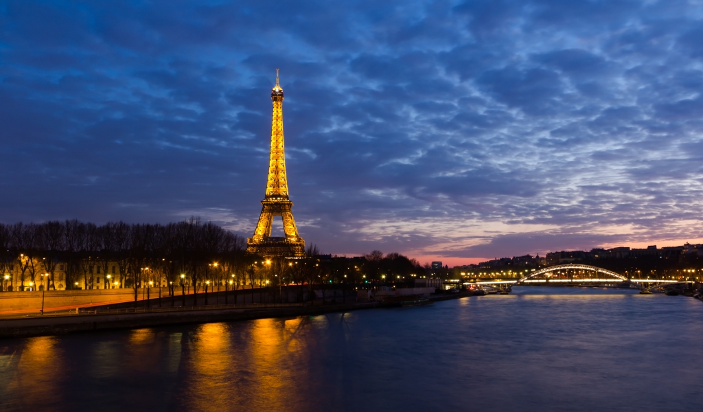 Eiffel Tower Sunset for 1024 x 600 widescreen resolution