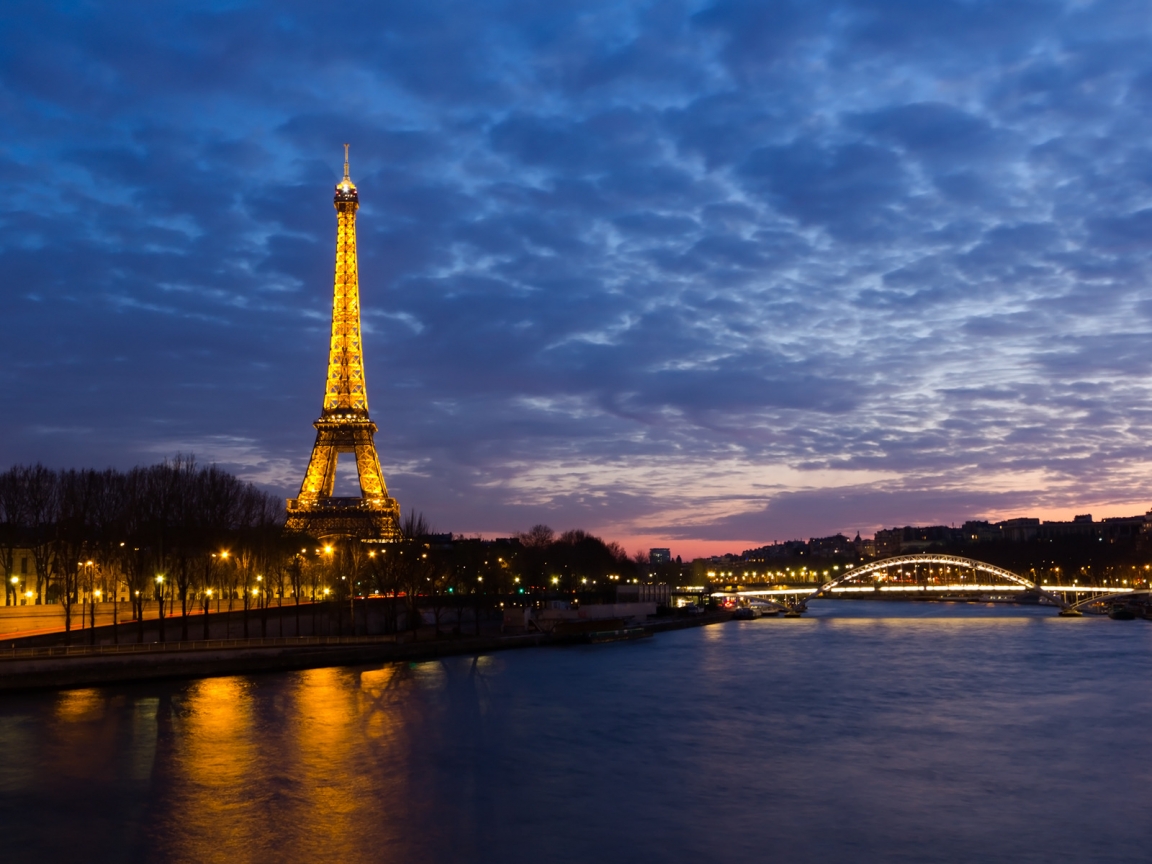 Eiffel Tower Sunset for 1152 x 864 resolution