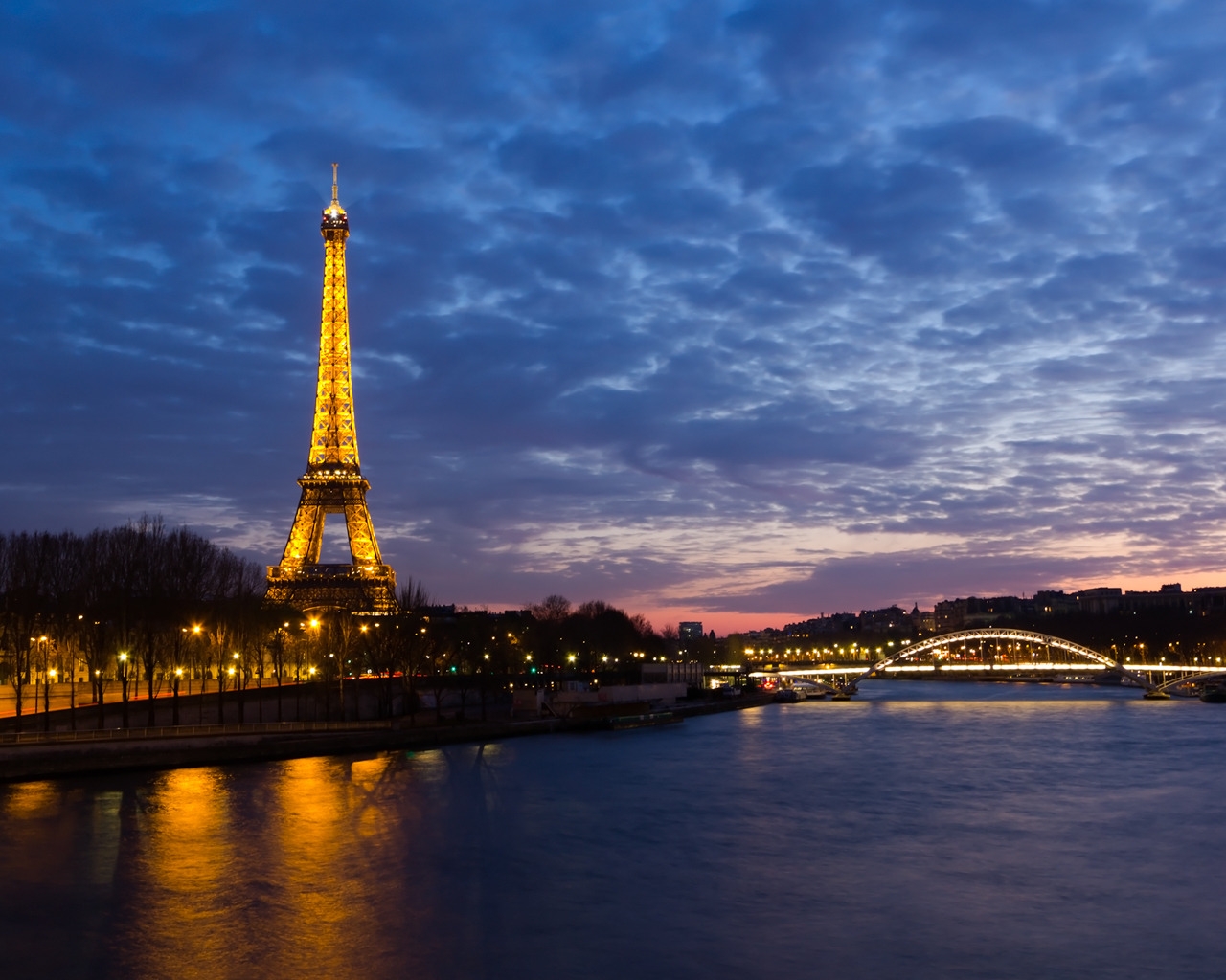 Eiffel Tower Sunset for 1280 x 1024 resolution