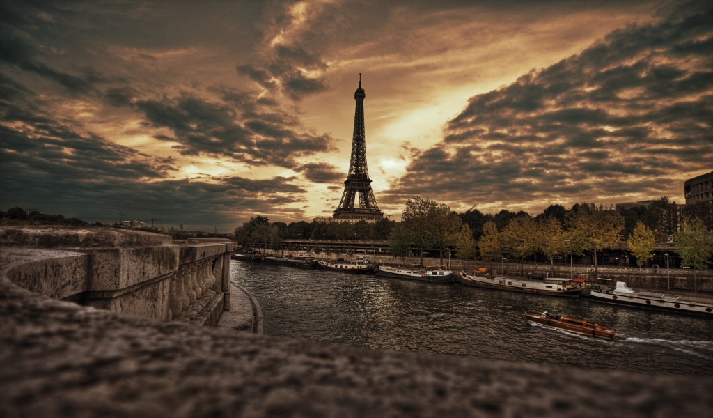 Eiffel Tower View for 1024 x 600 widescreen resolution