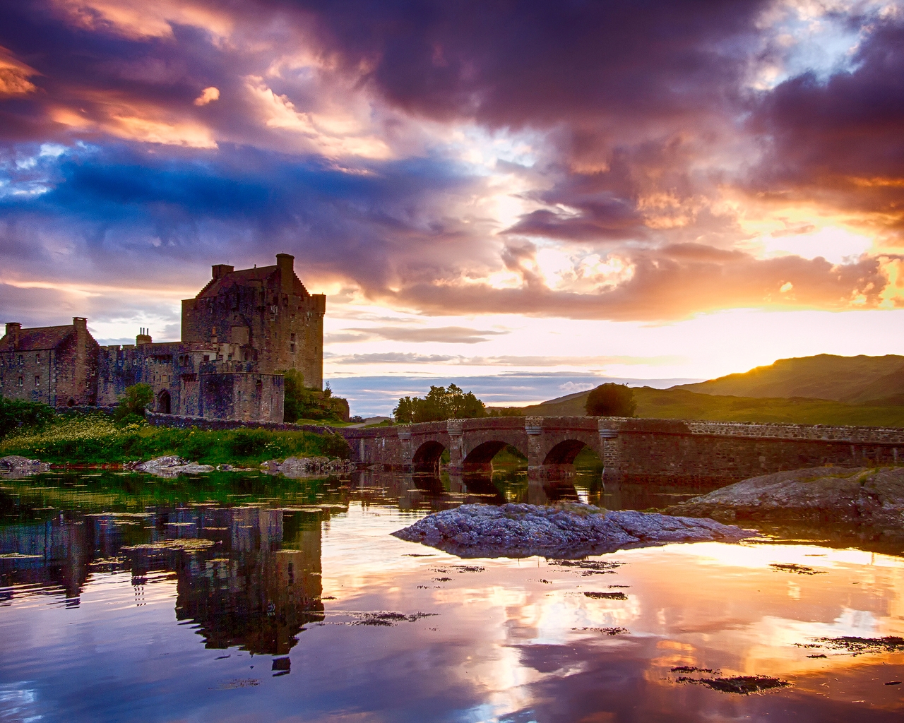 Eilean Donan Castle for 1280 x 1024 resolution