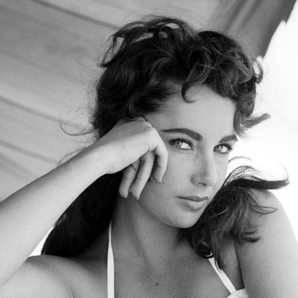 Elizabeth Taylor Black and White for 1024 x 1024 iPad resolution