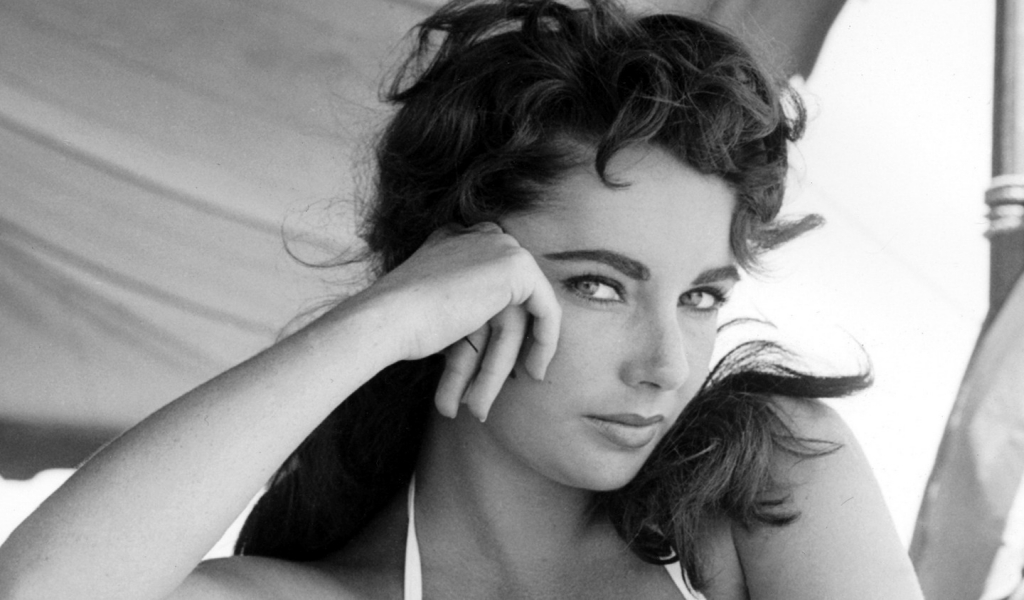 Elizabeth Taylor Black and White for 1024 x 600 widescreen resolution