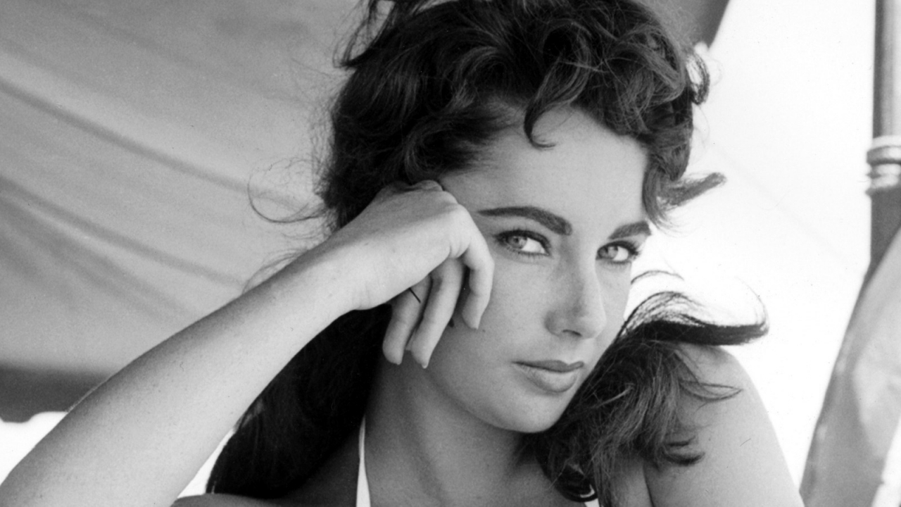 Elizabeth Taylor Black and White for 1280 x 720 HDTV 720p resolution