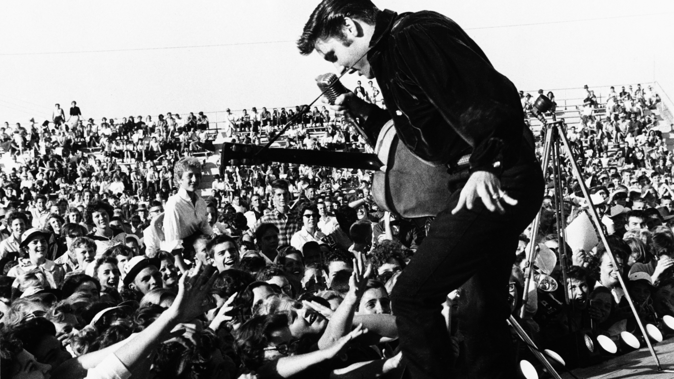 Elvis Presley on The Stage for 1366 x 768 HDTV resolution