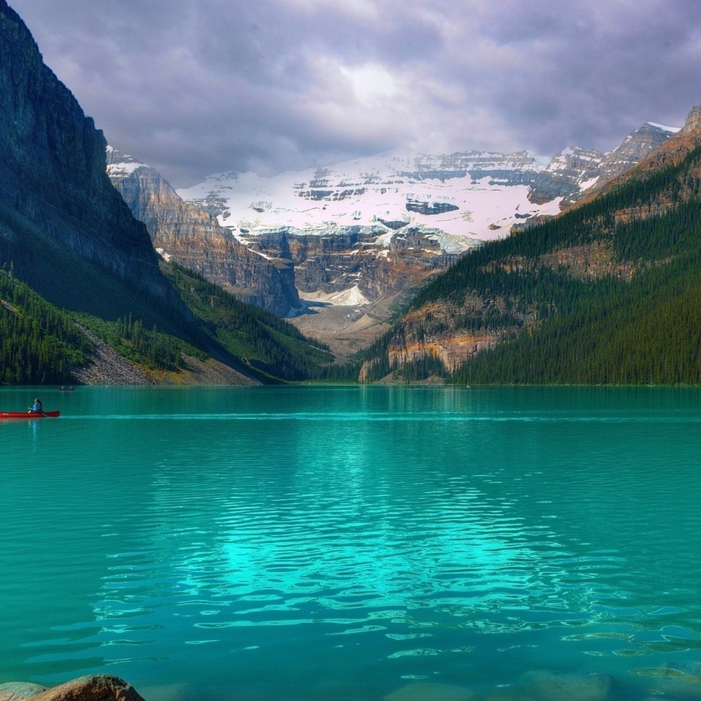 Emerald Lake Louise Canada for 1024 x 1024 iPad resolution