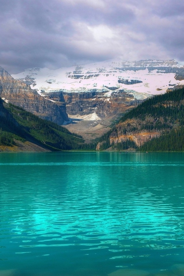 Emerald Lake Louise Canada for 640 x 960 iPhone 4 resolution