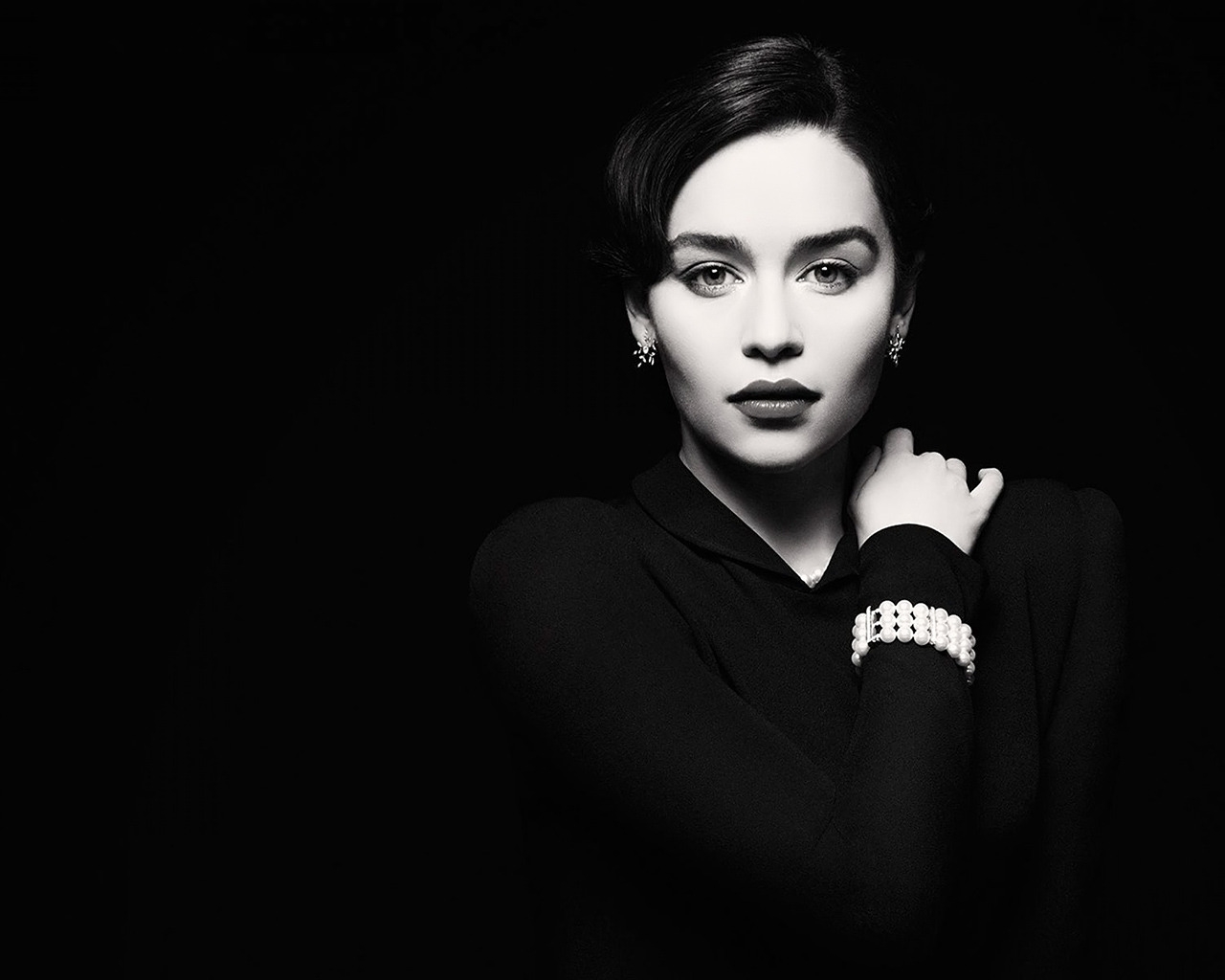 Emilia Clarke Actress for 1280 x 1024 resolution