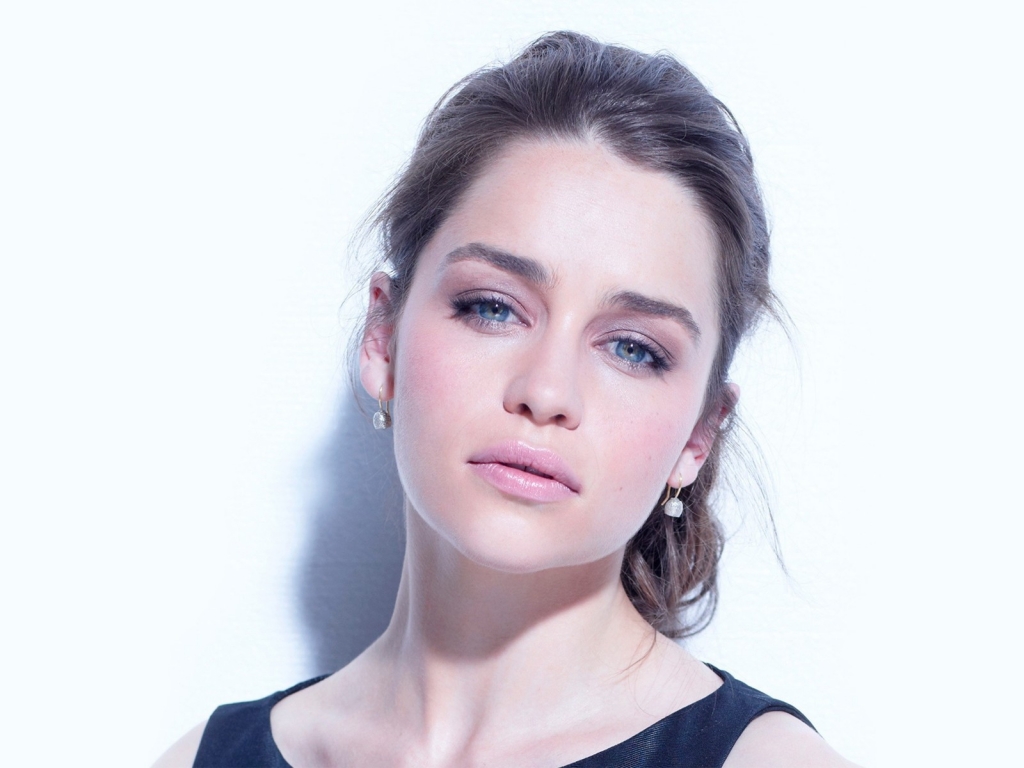 Emilia Clarke Game of Thrones for 1024 x 768 resolution