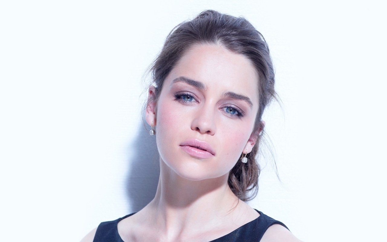 Emilia Clarke Game of Thrones for 1280 x 800 widescreen resolution