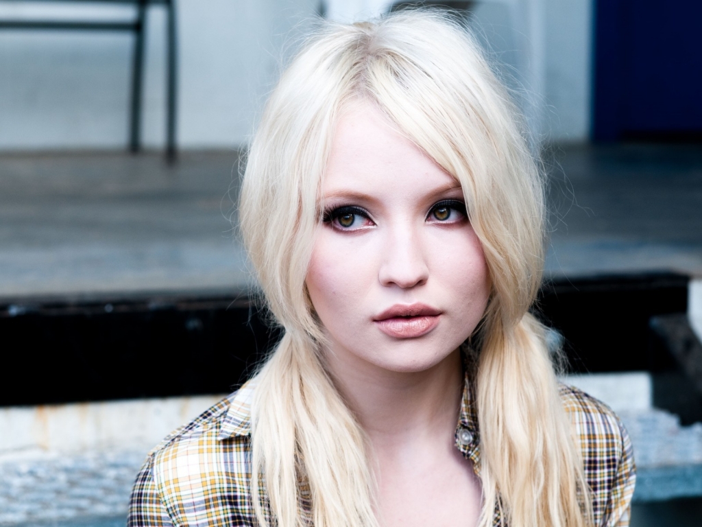 Emily Browning for 1024 x 768 resolution