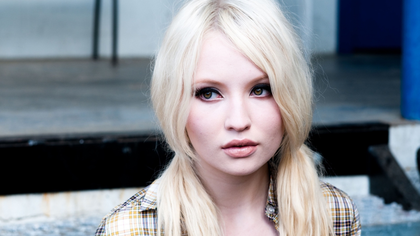 Emily Browning for 1366 x 768 HDTV resolution