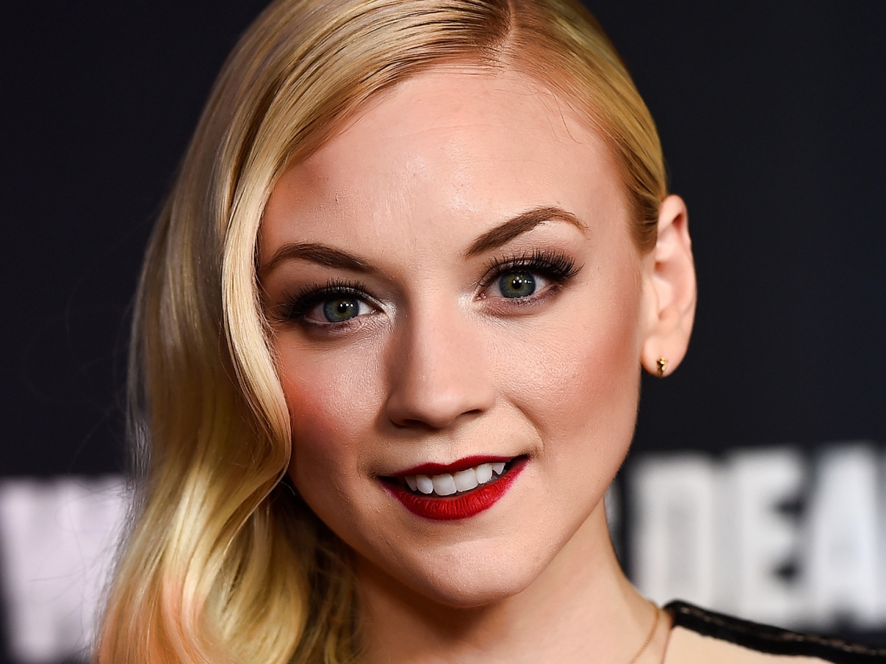 Emily Kinney Actress for 1280 x 960 resolution
