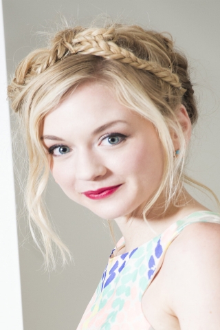 Emily Kinney Cute for 320 x 480 iPhone resolution